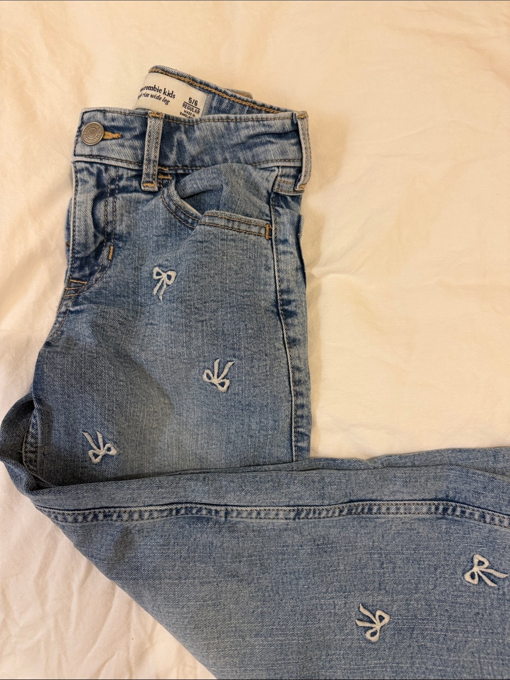 Abercrombie Kids Light Blue Embroidered Bow Girls' Jeans 5/6